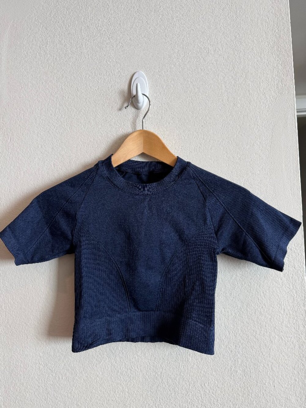 ALALA Navy Ribbed Seamless Cropped Top Small